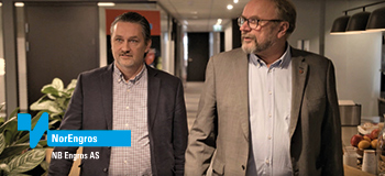 Two employees from Norengros
